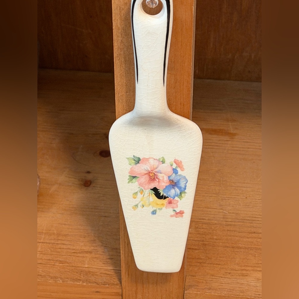Vintage floral Ceramic Cake Pie Server